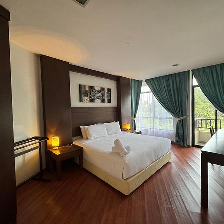 Studio At Samsuria Beach Resort Kampung Sungai Ular Extérieur photo