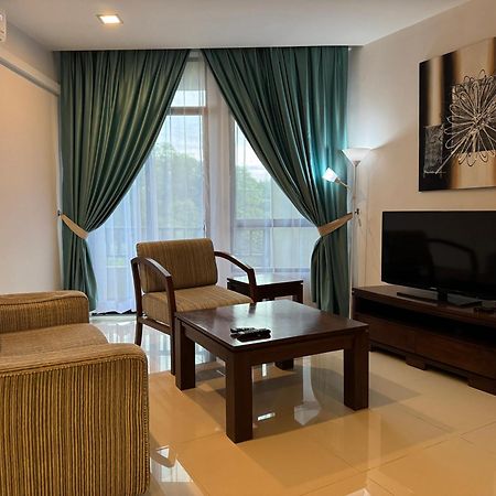 Studio At Samsuria Beach Resort Kampung Sungai Ular Extérieur photo