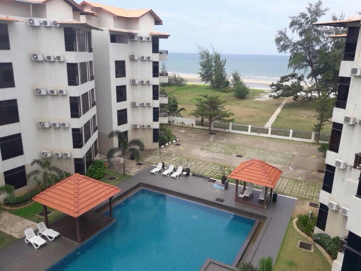 Studio At Samsuria Beach Resort Kampung Sungai Ular Extérieur photo