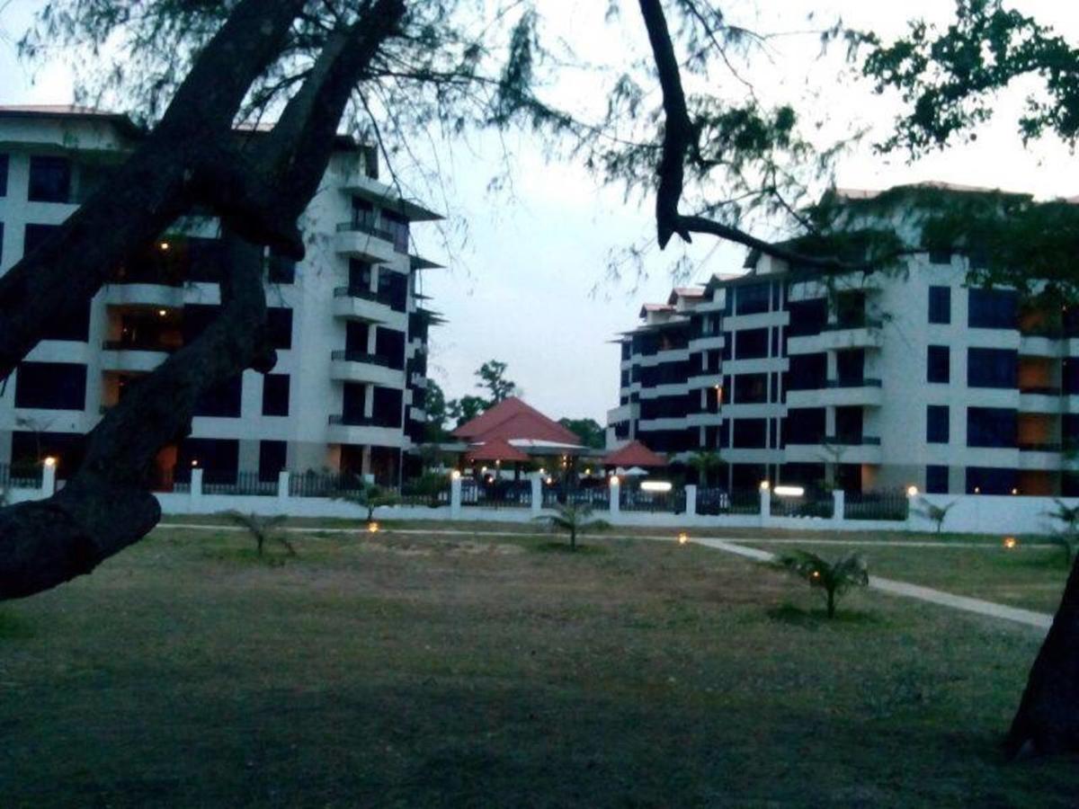 Studio At Samsuria Beach Resort Kampung Sungai Ular Extérieur photo